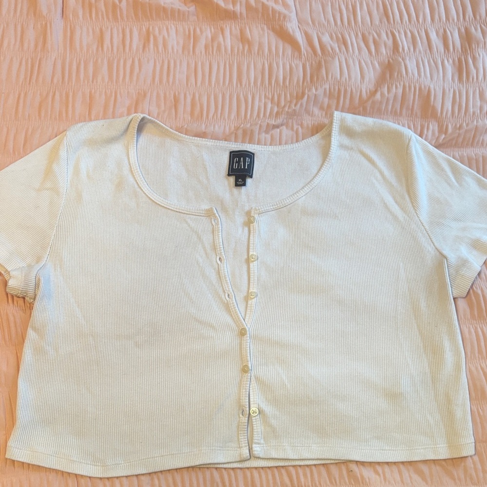 GAP Cream Button-Up Cropped Tee